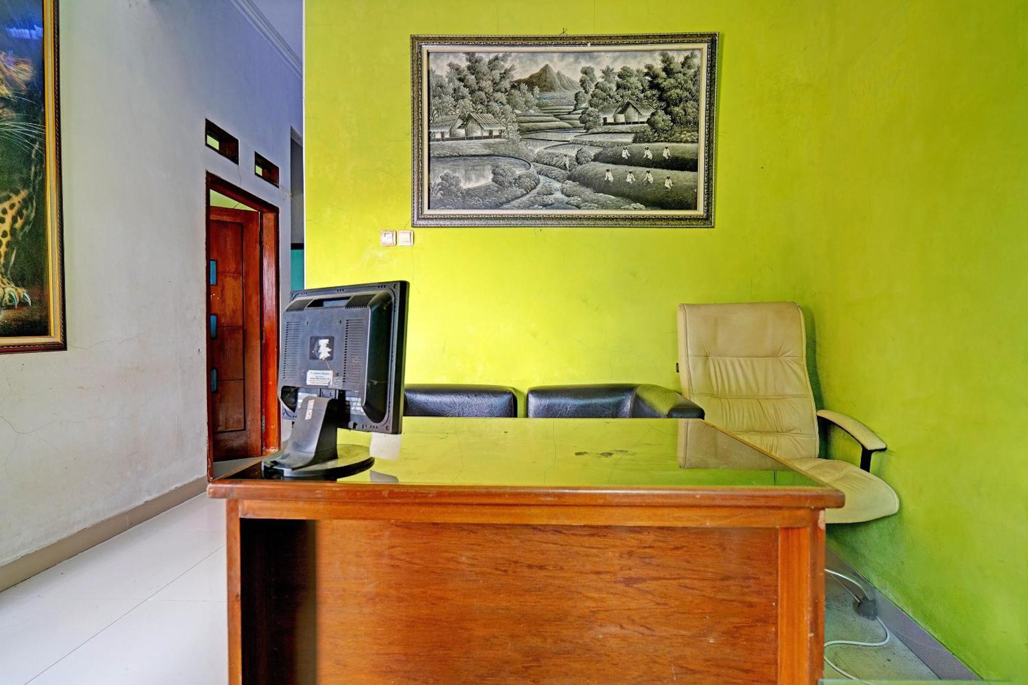 Oyo 91955 Pondokan Cempaka Cirebon Exterior foto