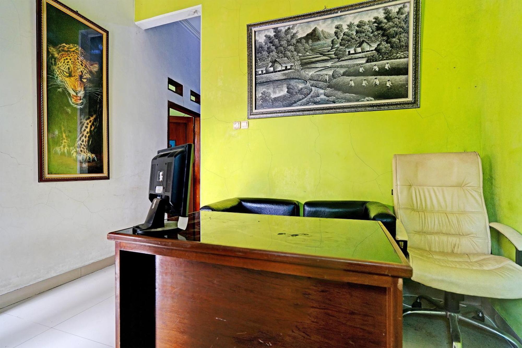 Oyo 91955 Pondokan Cempaka Cirebon Exterior foto