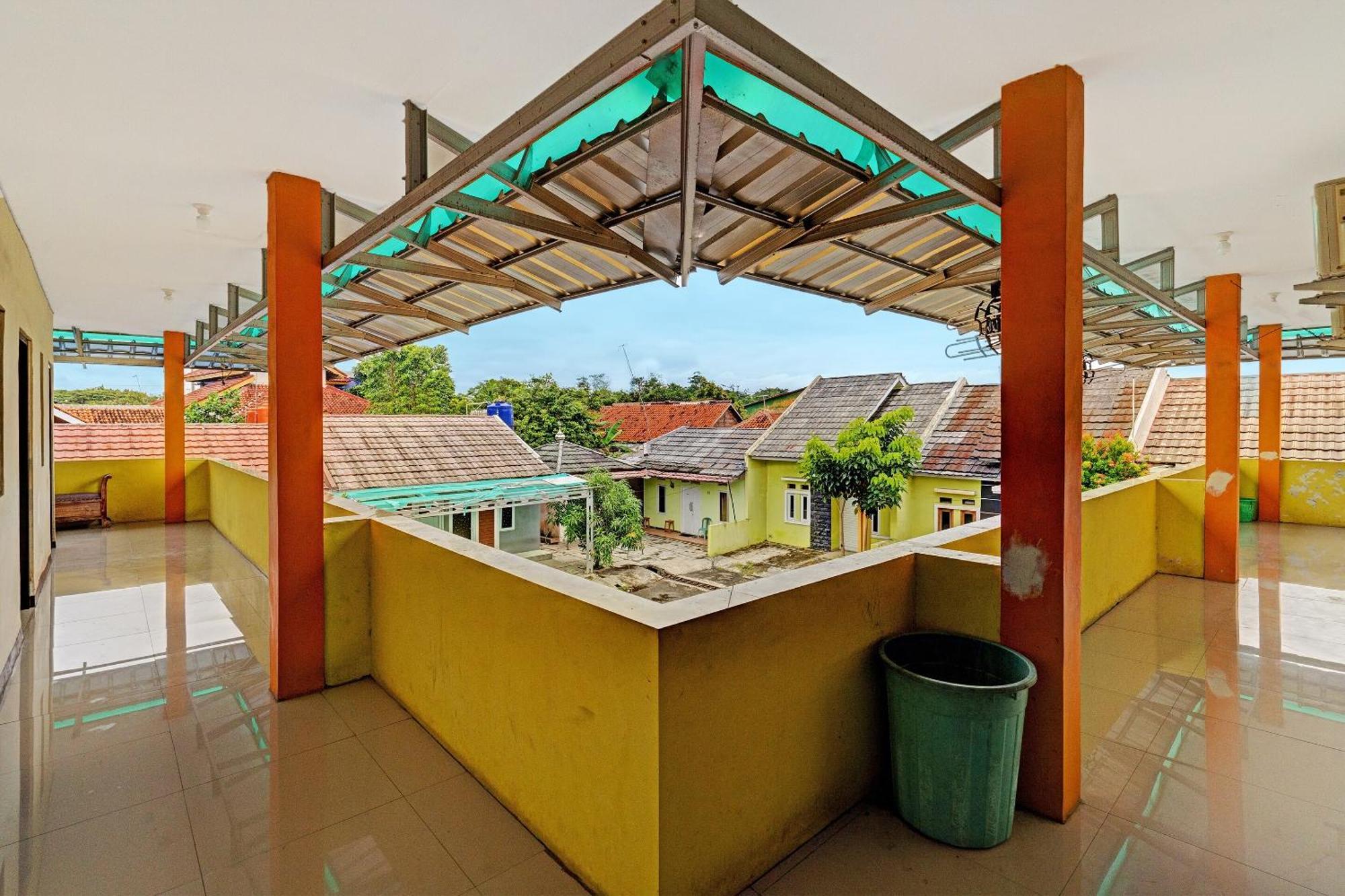 Oyo 91955 Pondokan Cempaka Cirebon Exterior foto