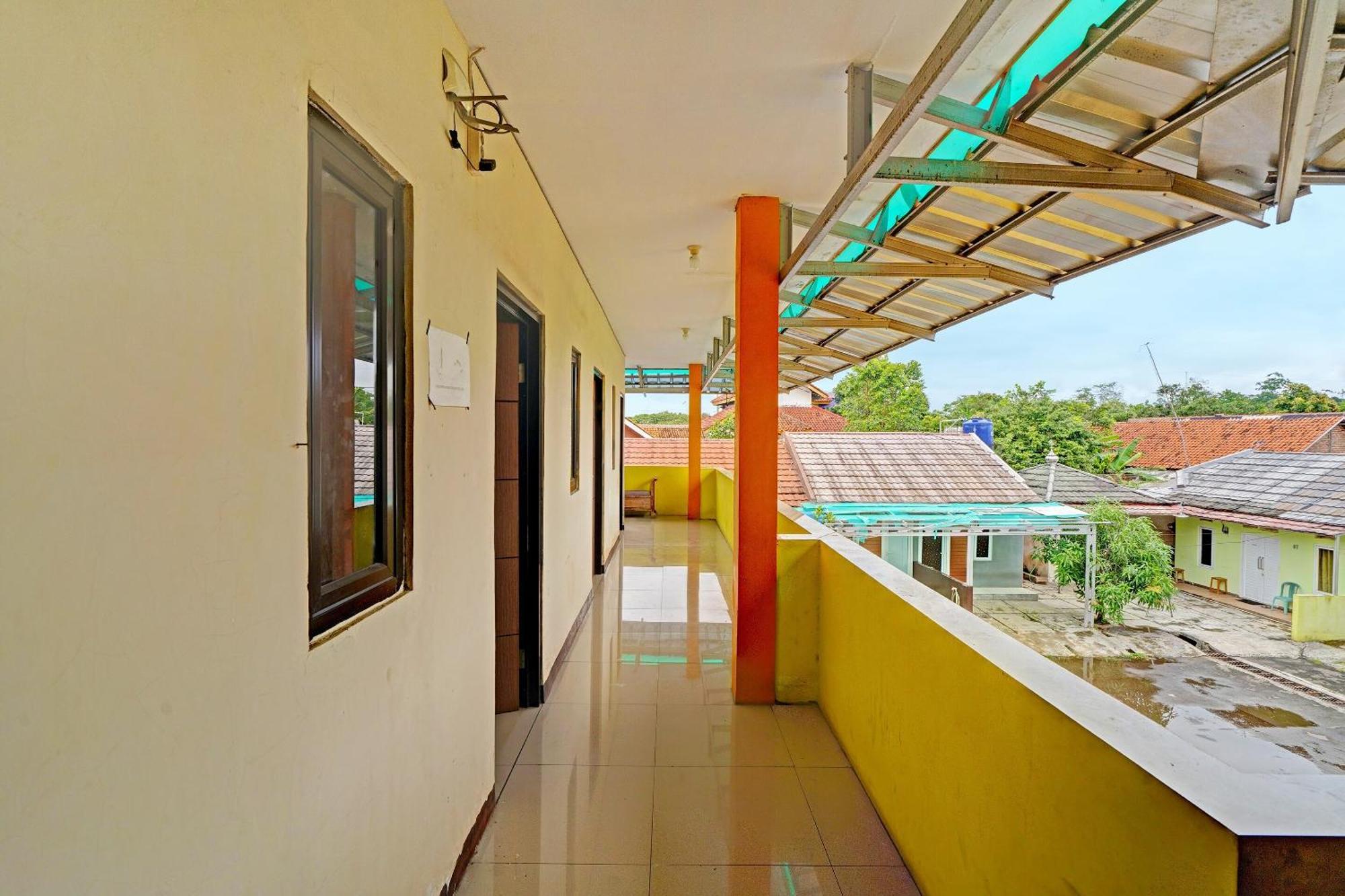Oyo 91955 Pondokan Cempaka Cirebon Exterior foto