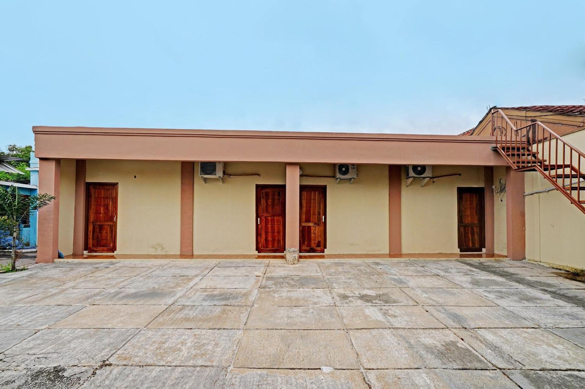 Oyo 91955 Pondokan Cempaka Cirebon Exterior foto