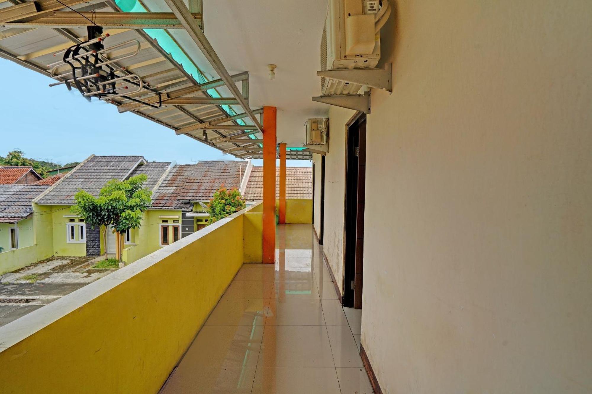 Oyo 91955 Pondokan Cempaka Cirebon Exterior foto