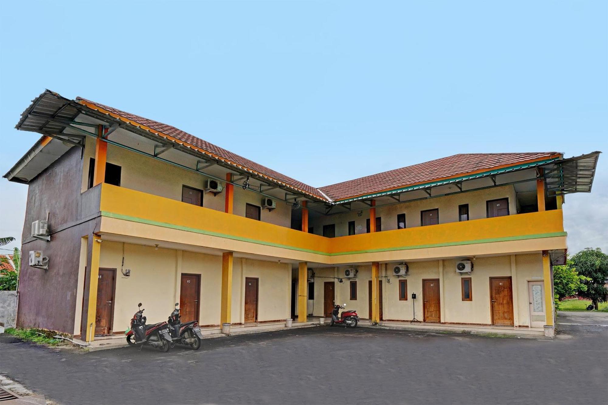Oyo 91955 Pondokan Cempaka Cirebon Exterior foto